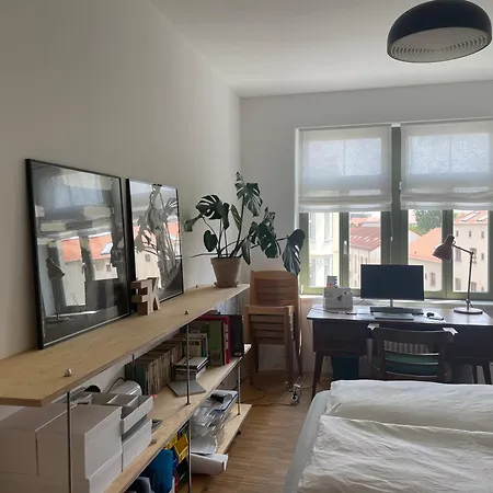 Grosszuegiges Mit Balkon In Altlindenau *